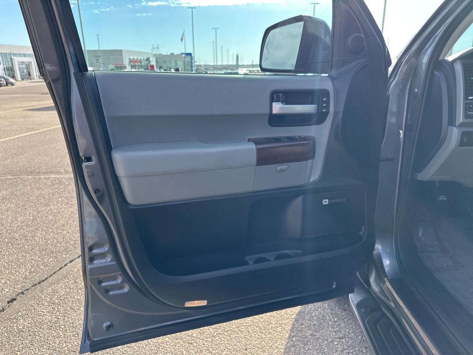 Used 2014 Toyota Sequoia Platinum AWD/4WD image 16