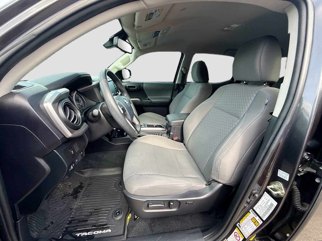 Used 2020 Toyota Tacoma SR5 RWD image 23