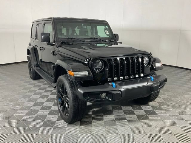 Used 2022 Jeep Wrangler Unlimited Sahara w/ Cold Weather Group AWD/4WD image 3
