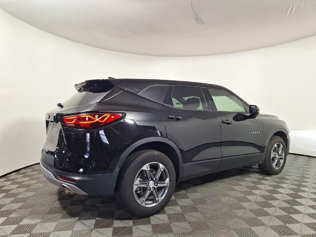 Used 2025 Chevrolet Blazer LT FWD image 5