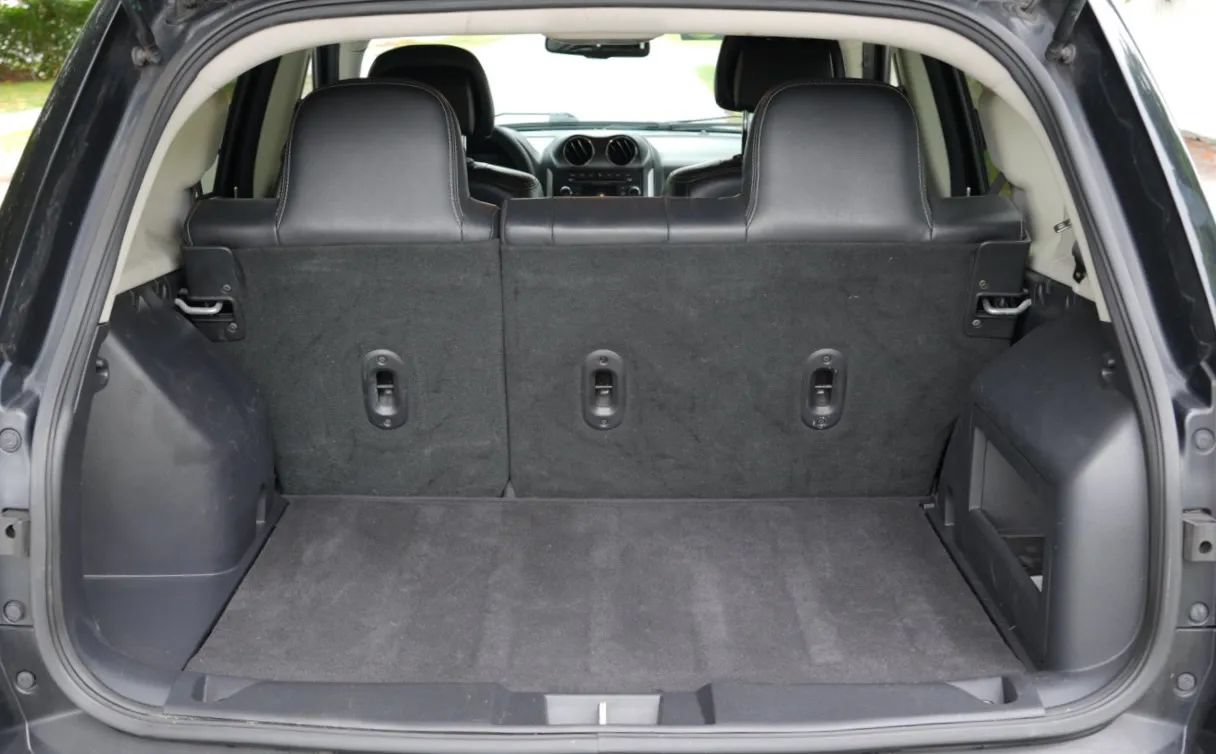 Used 2016 Jeep Compass Latitude FWD image 12