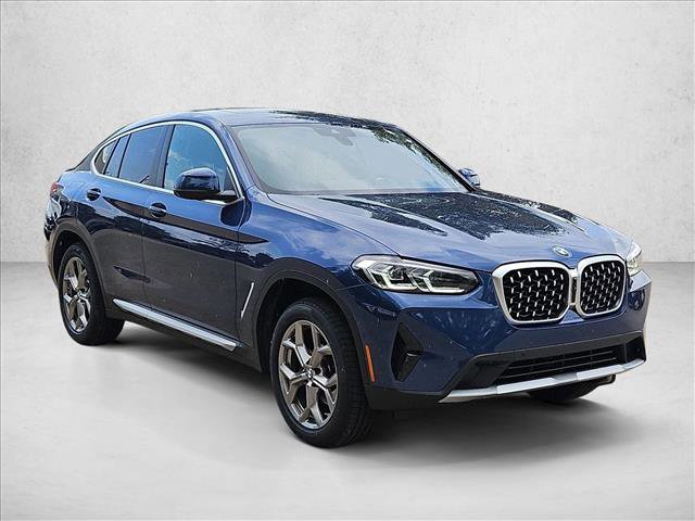 Used 2025 BMW X4 xDrive30i image 3