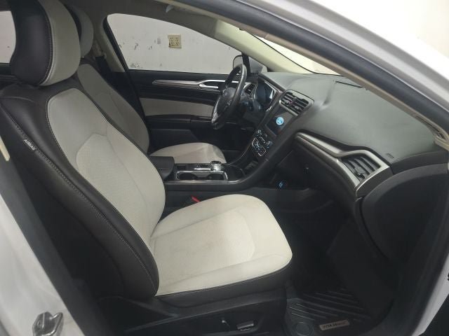 Certified 2019 Ford Fusion SE w/ Equipment Group 151A AWD/4WD image 3