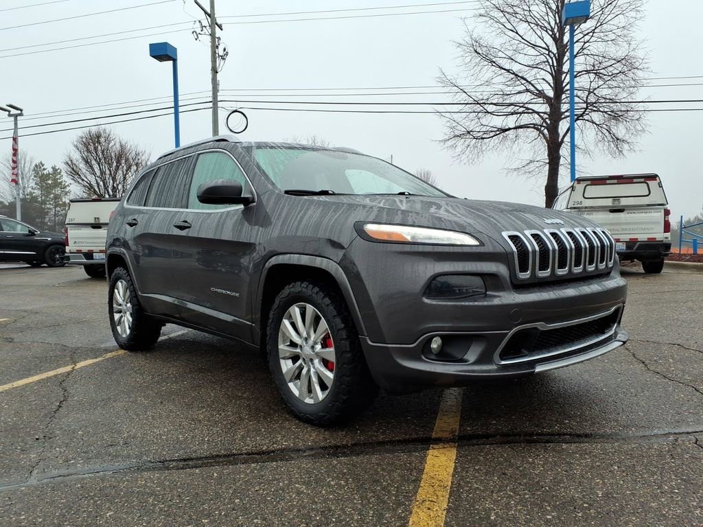 Used 2018 Jeep Cherokee Overland image 3