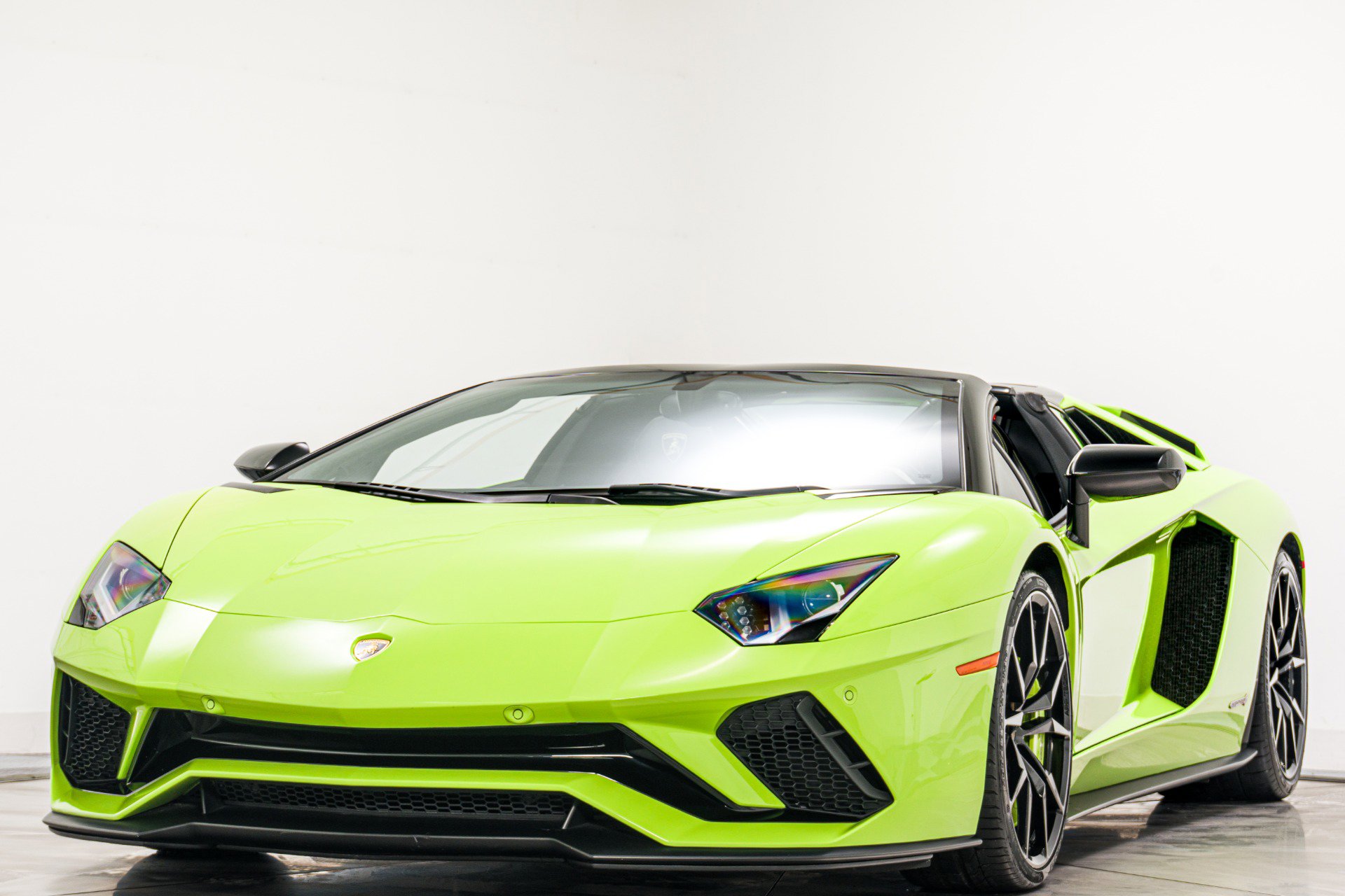 Used 2019 Lamborghini Aventador S image 5