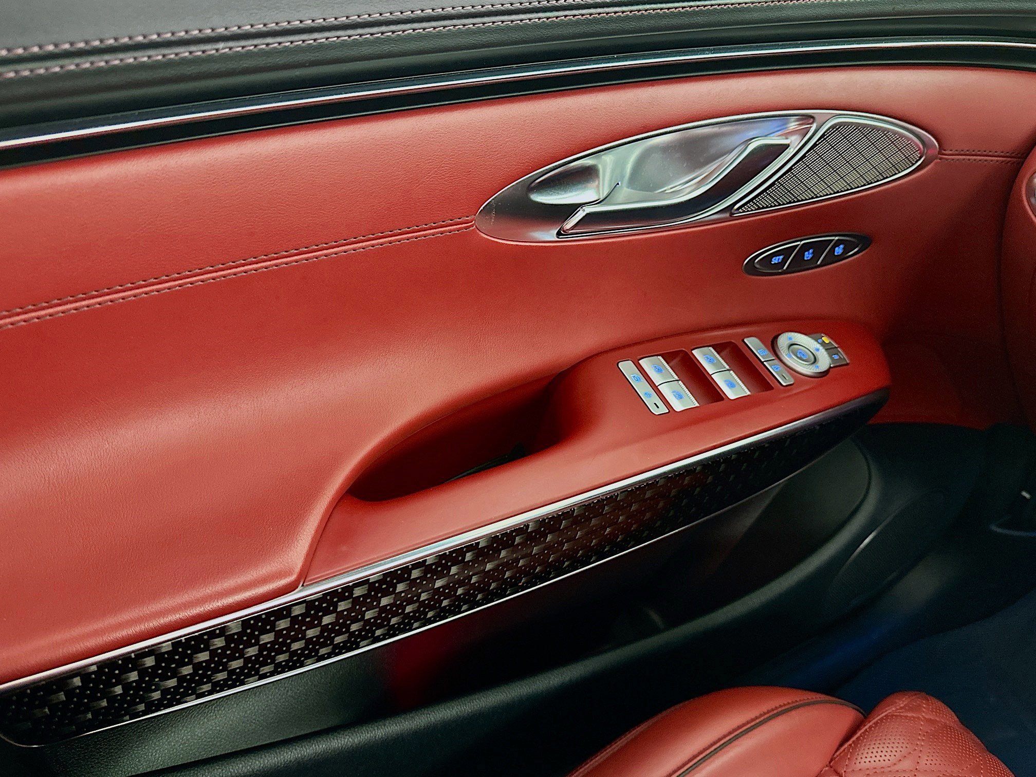 Used 2025 Genesis GV70 3.5T Sport w/ Sport Prestige Package image 15