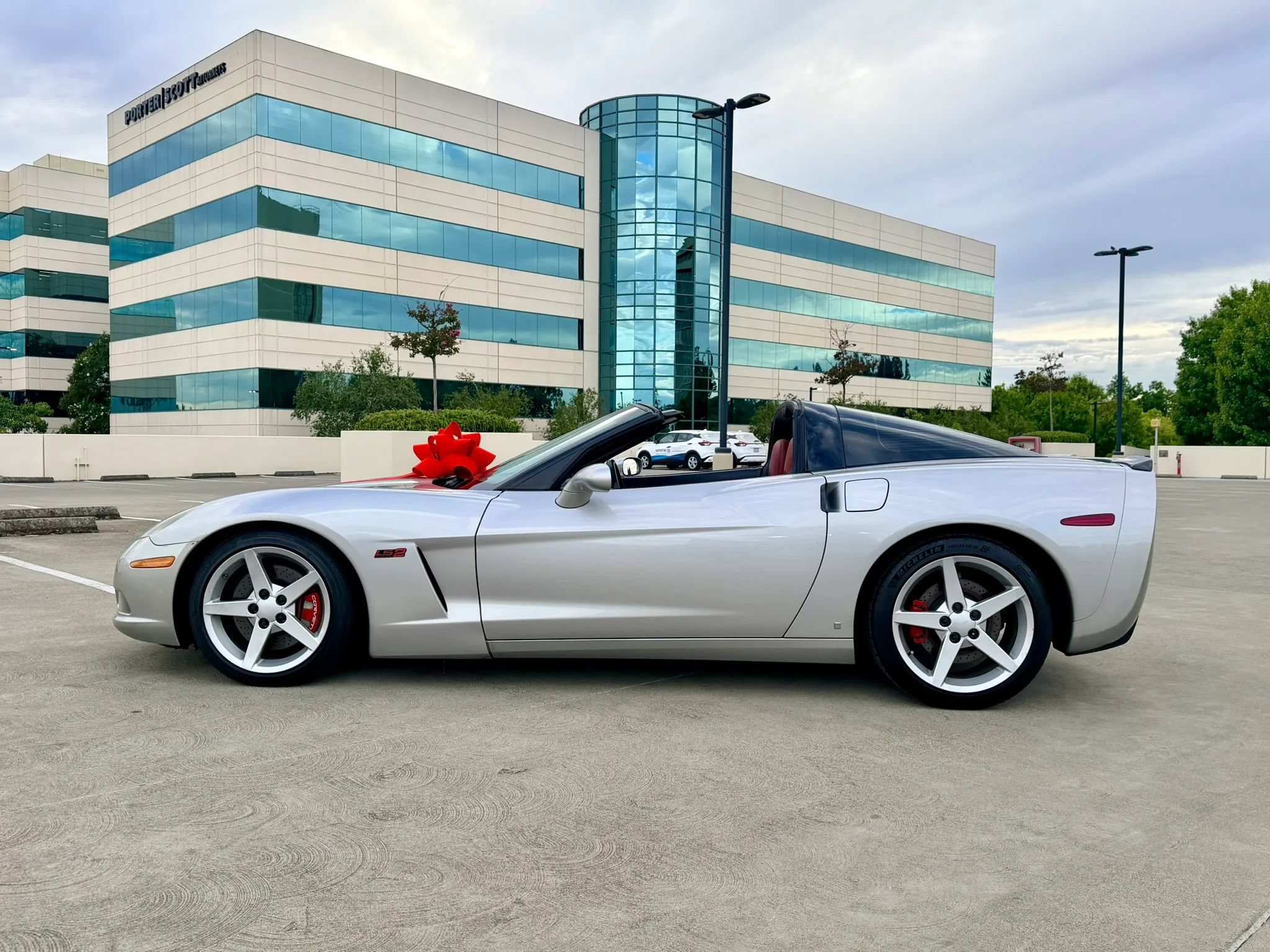 Used 2007 Chevrolet Corvette Coupe w/ Preferred Equipment Group RWD image 9