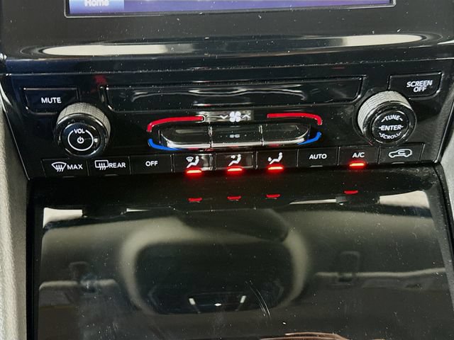 Used 2023 Jeep Grand Cherokee Laredo AWD/4WD image 15