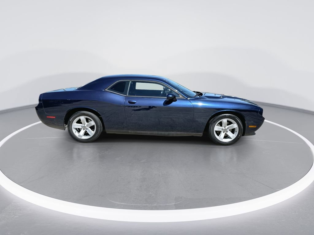 Used 2014 Dodge Challenger SXT image 9