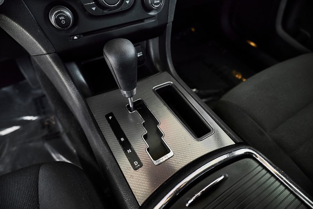 Used 2013 Dodge Charger SE RWD image 29
