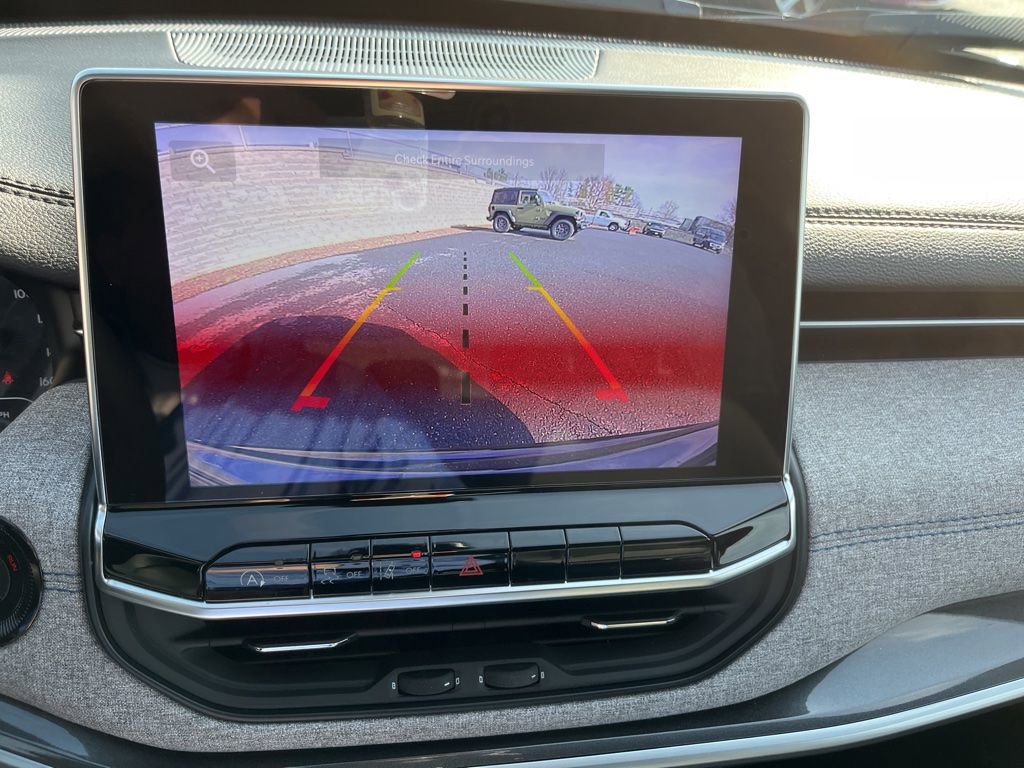 Used 2024 Jeep Compass Latitude image 14