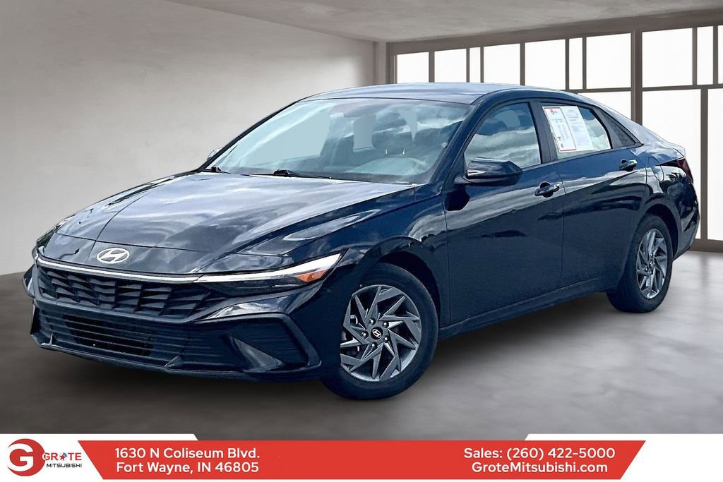 Used 2024 Hyundai Elantra SEL FWD image 1