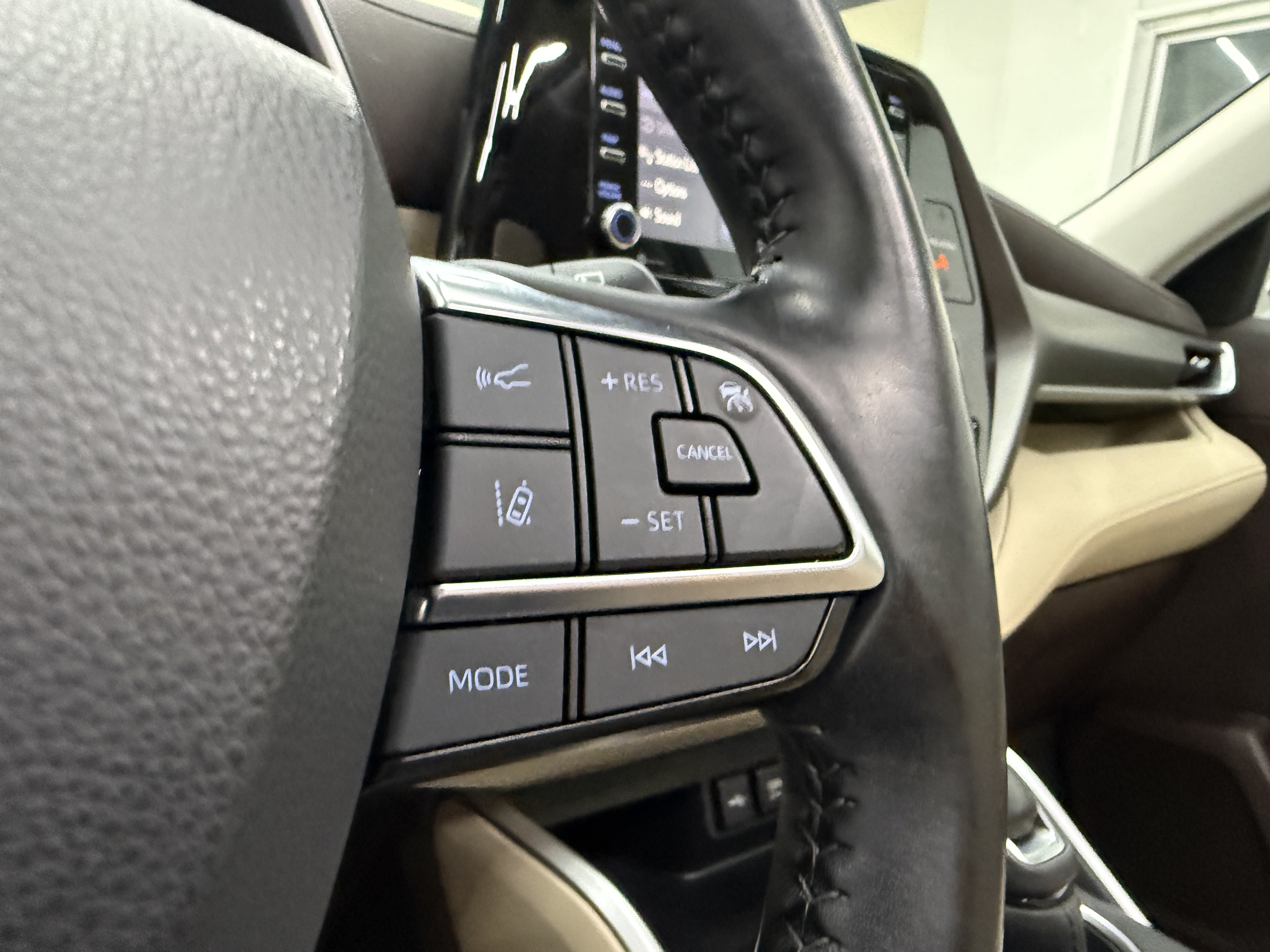 Used 2021 Toyota Highlander XLE AWD/4WD image 15