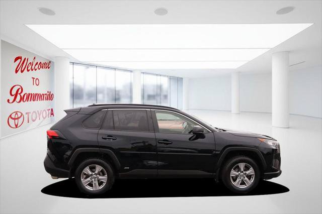 Certified 2022 Toyota RAV4 LE AWD/4WD image 5
