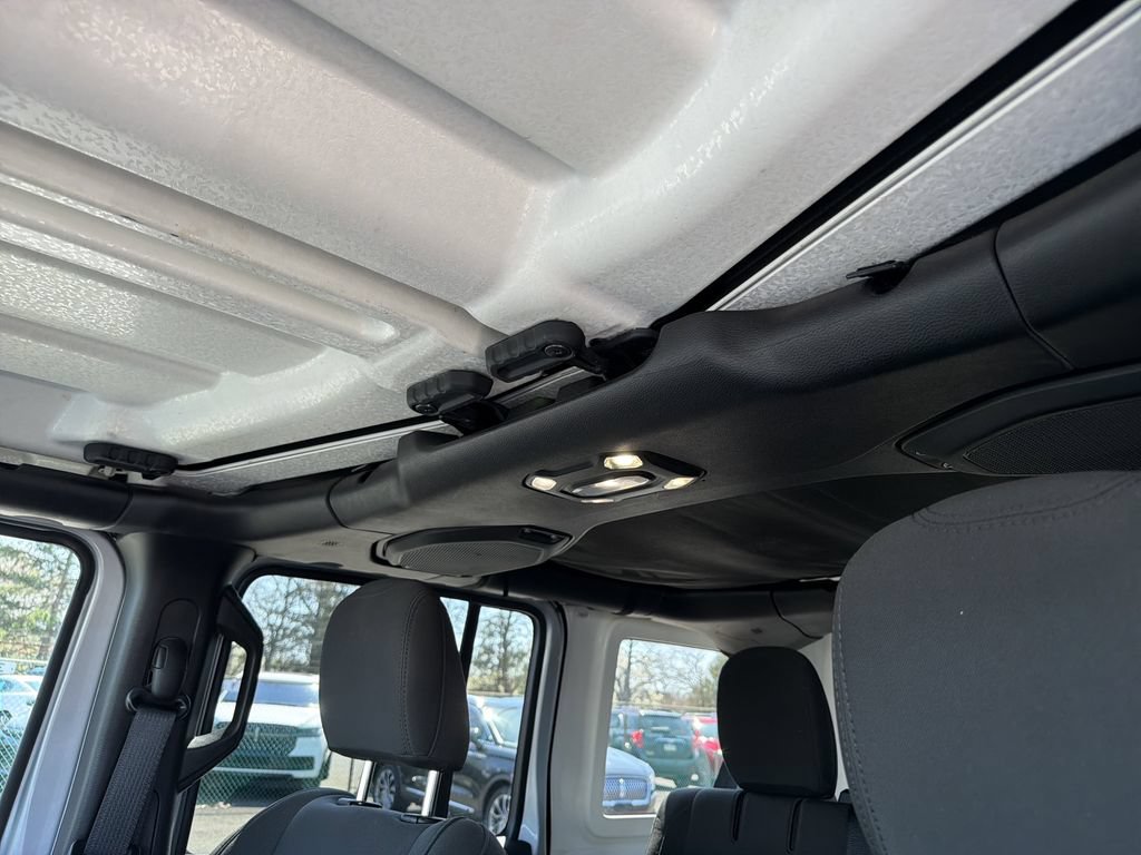 Used 2023 Jeep Wrangler Unlimited Rubicon 4xe w/ Cold Weather Group AWD/4WD image 32