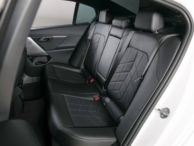 Used 2024 BMW i5 eDrive40i w/ M Sport Package RWD image 5