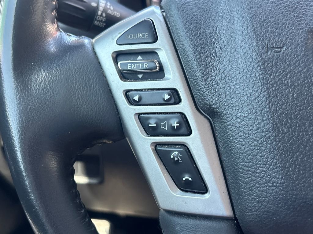 Used 2018 Nissan Titan SV w/ SV Convenience Package RWD image 19