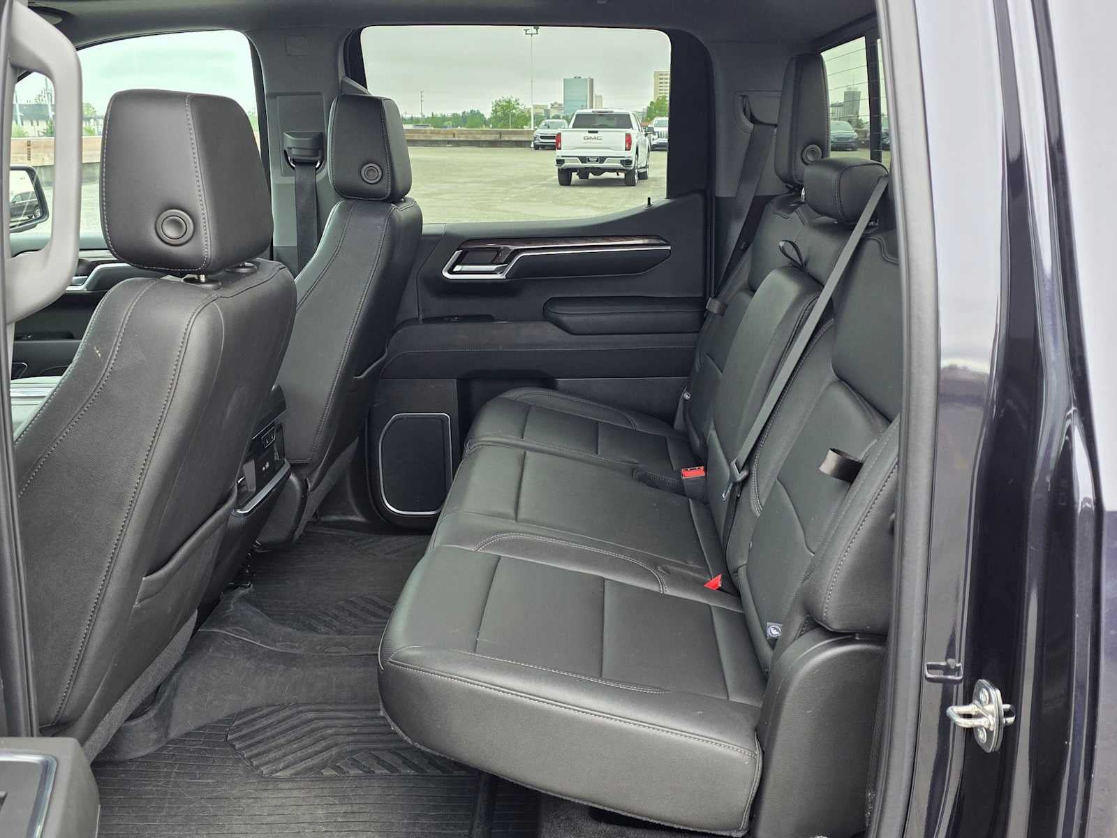 Used 2022 Chevrolet Silverado 1500 LTZ AWD/4WD image 16