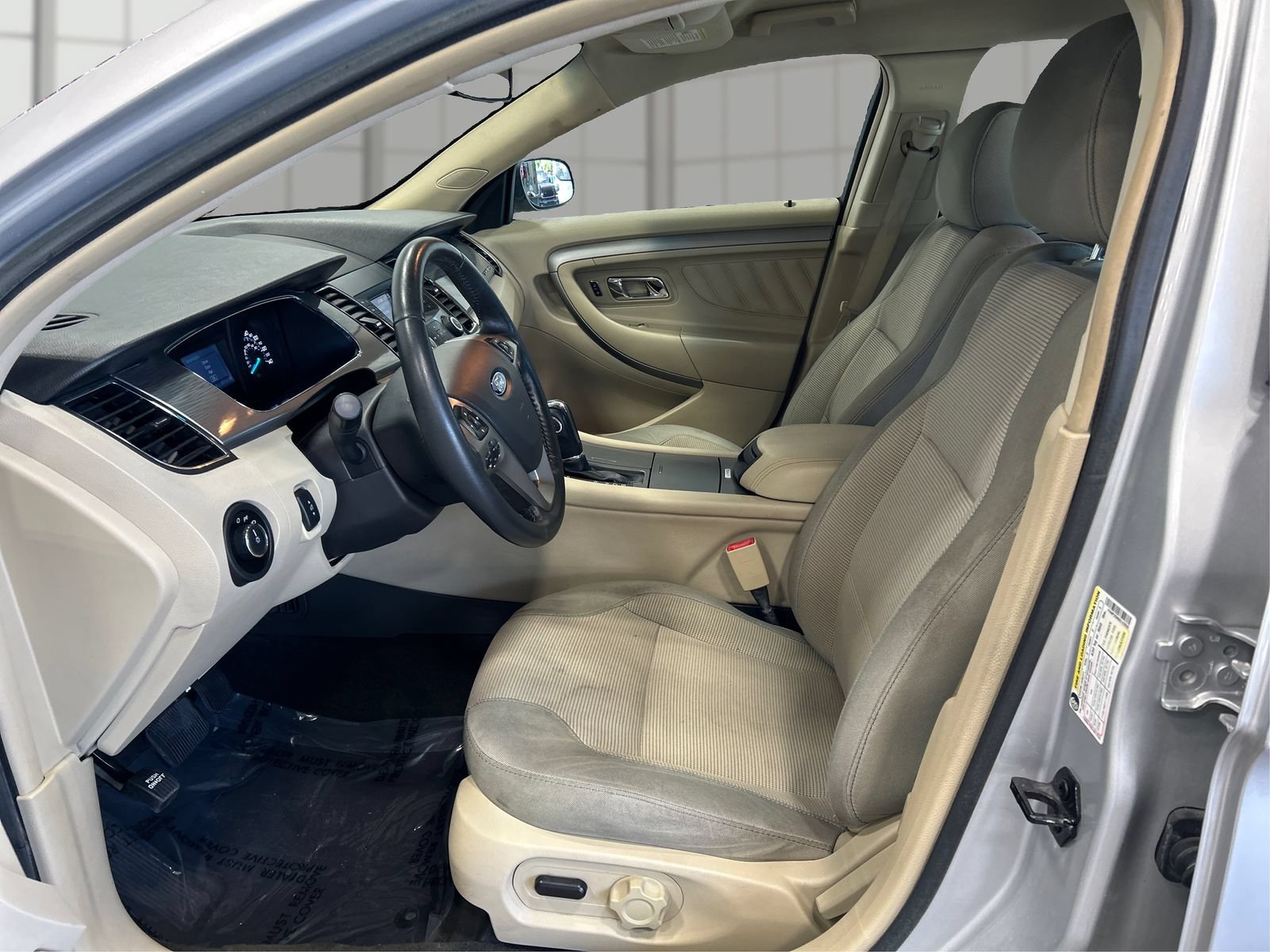 Used 2016 Ford Taurus SEL FWD image 9