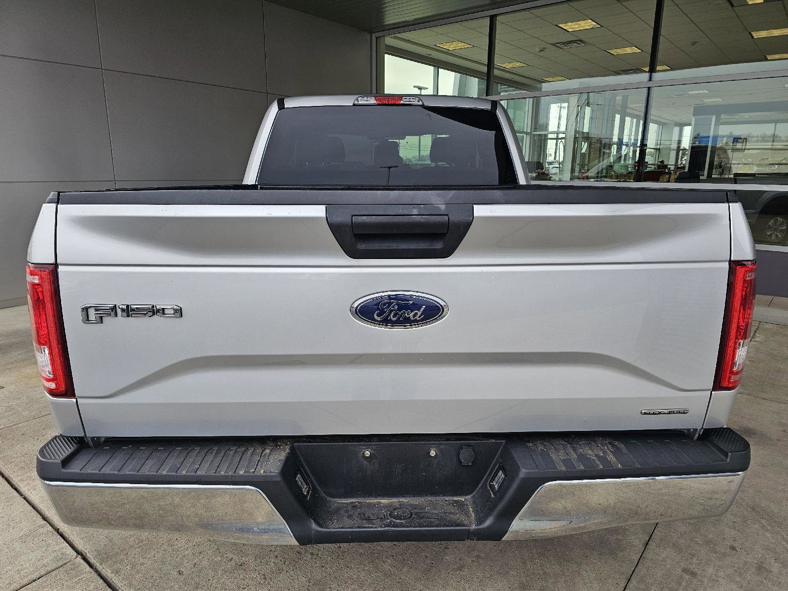 Used 2015 Ford F150 XLT image 4
