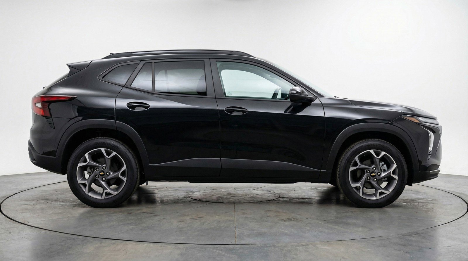 Used 2025 Chevrolet Trax LT FWD image 11