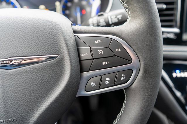 New 2026 Chrysler Pacifica Limited w/ Uconnect Theater Family Group image 17