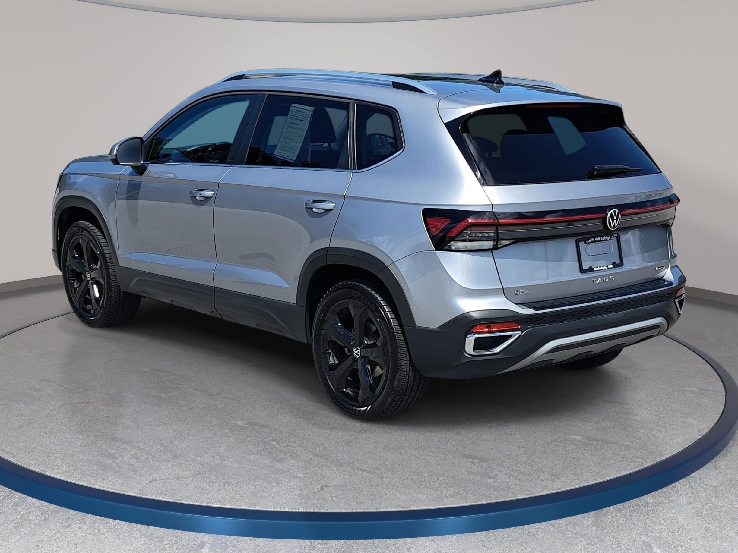 Used 2025 Volkswagen Taos SEL AWD/4WD image 7