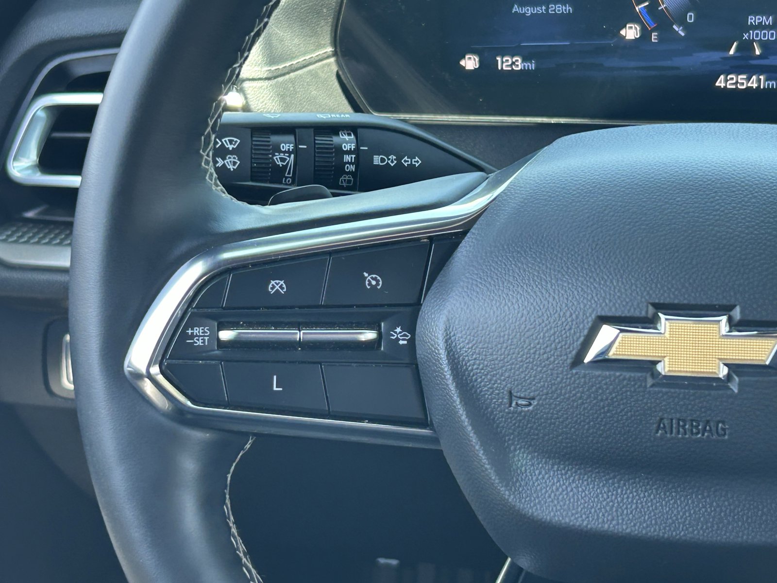 Certified 2025 Chevrolet Traverse LT FWD image 23