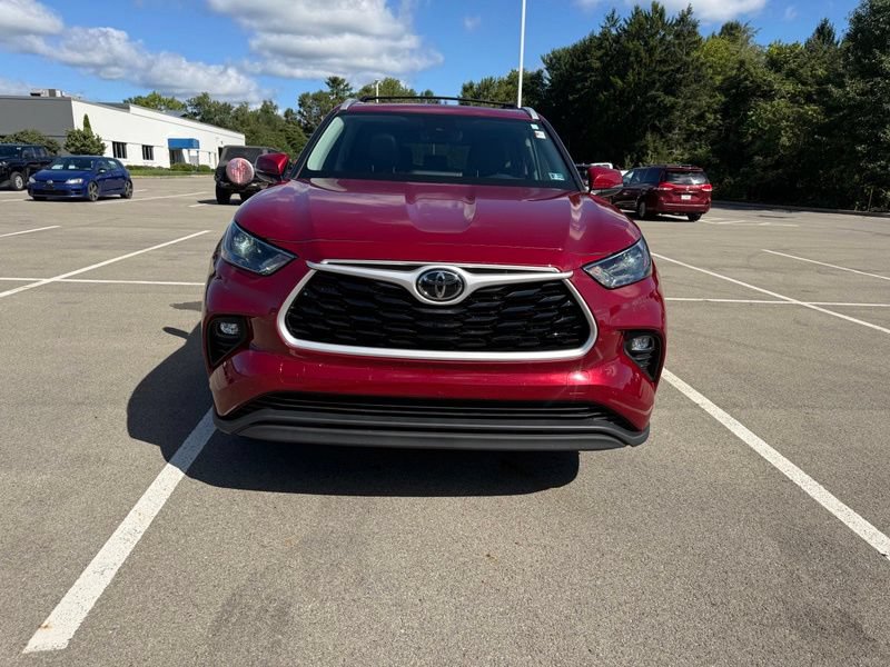 Used 2022 Toyota Highlander XLE AWD/4WD image 13