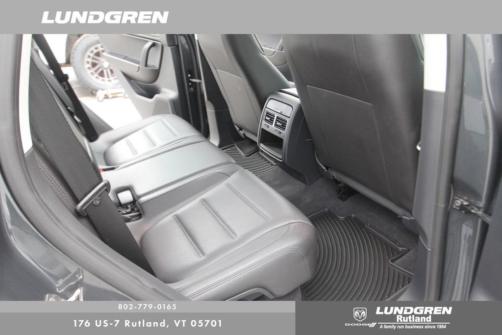 Used 2013 Volkswagen Touareg Sport AWD/4WD image 23