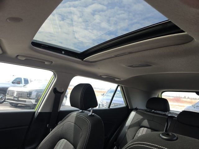 Used 2023 Hyundai Venue SEL image 11