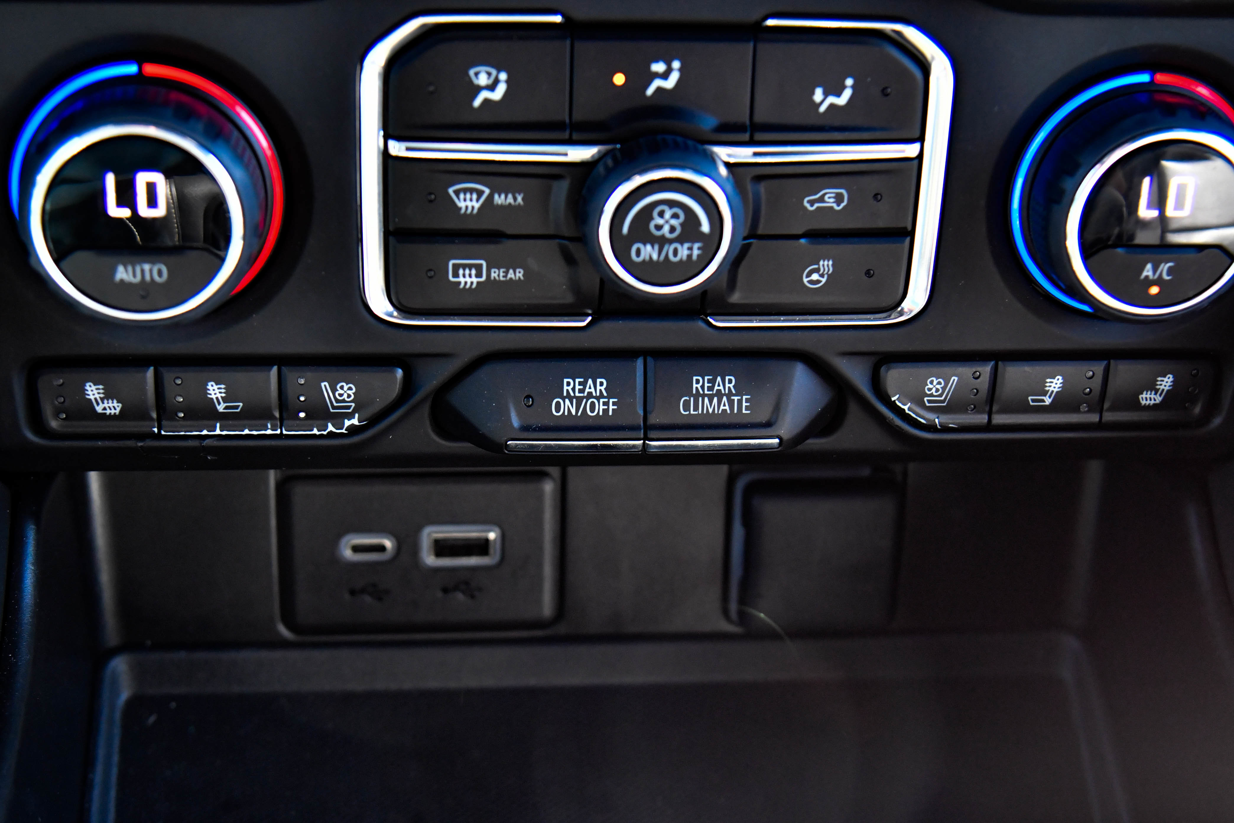 Used 2023 Chevrolet Tahoe Premier w/ Advanced Technology Package RWD image 34