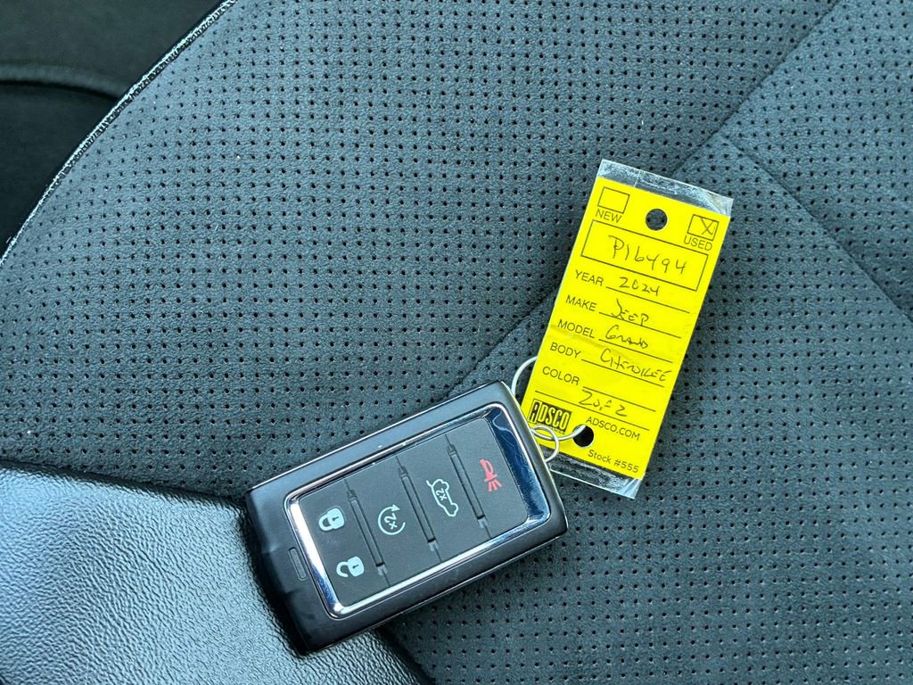 Used 2024 Jeep Grand Cherokee L Altitude image 26