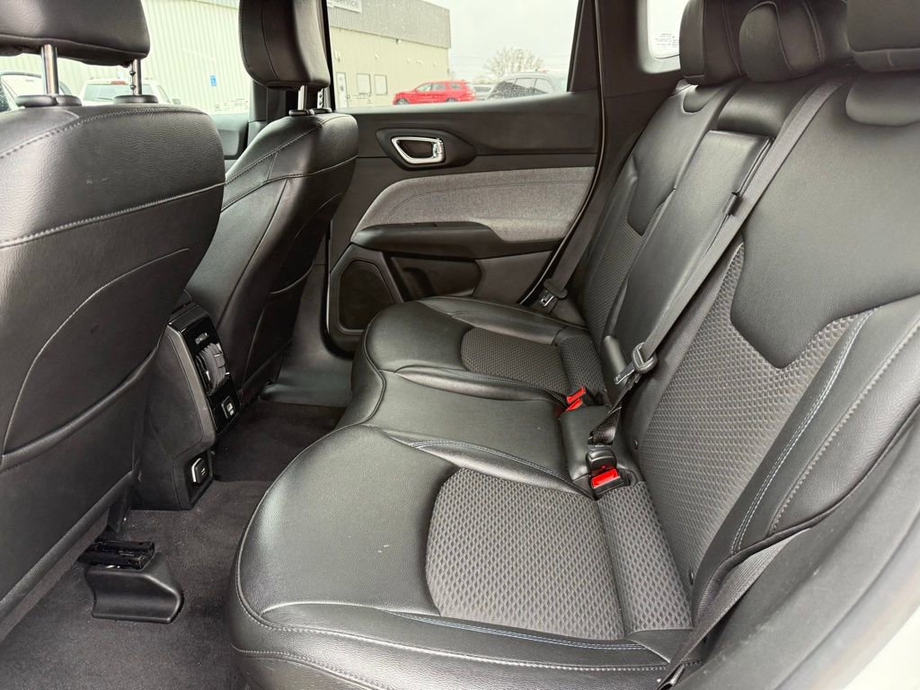 Used 2024 Jeep Compass Latitude image 12