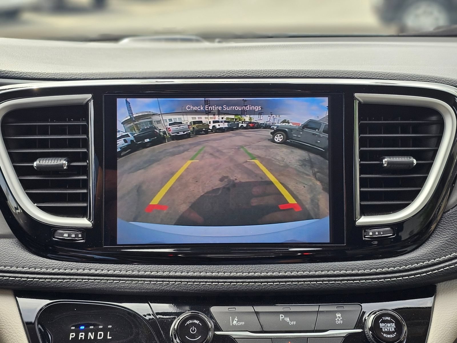 Used 2024 Chrysler Pacifica Limited FWD image 15