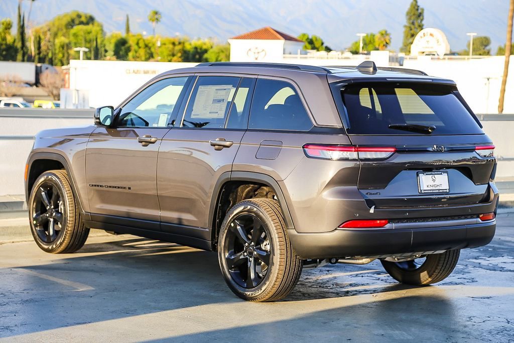 New 2026 Jeep Grand Cherokee Limited w/ Limited Altitude Package AWD/4WD image 7