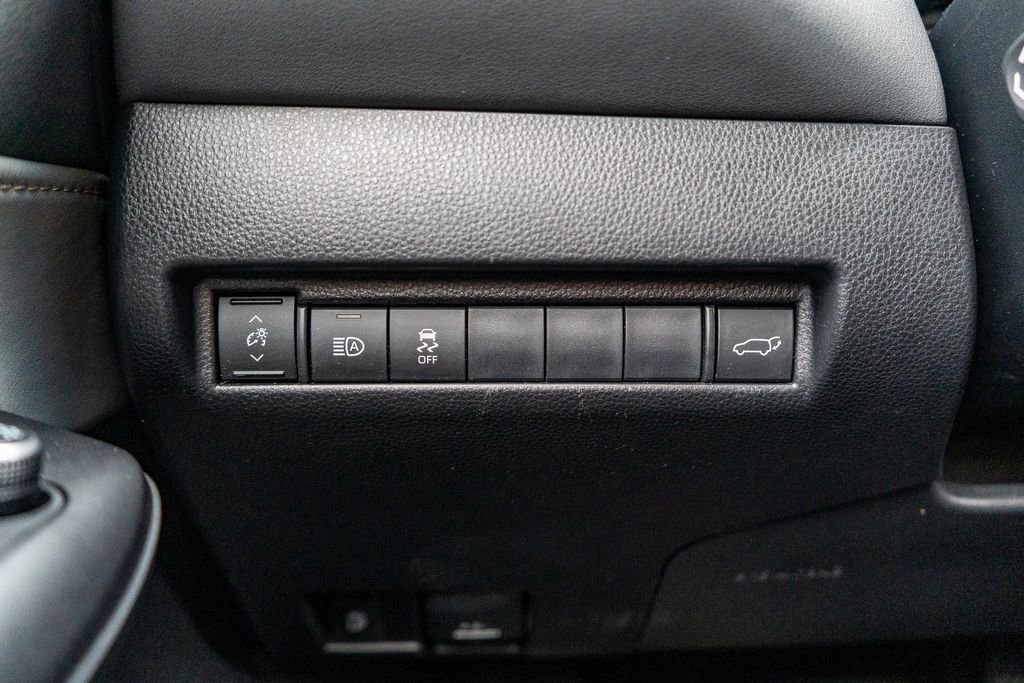 Certified 2024 Toyota Venza LE image 22