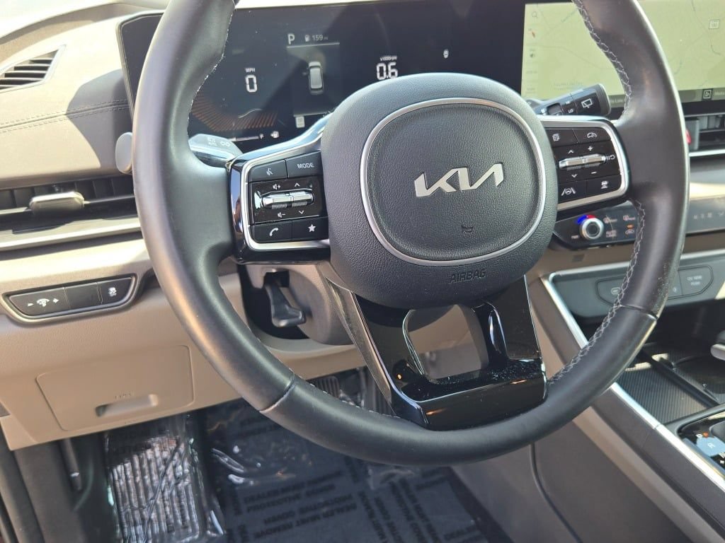 Used 2025 Kia Carnival EX FWD image 31