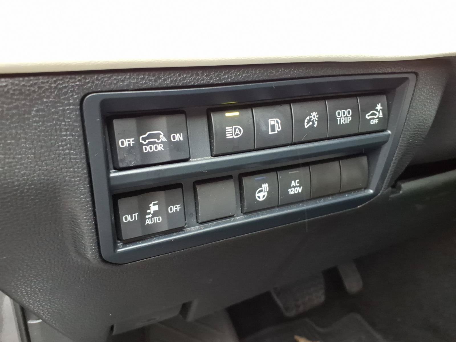Certified 2024 Toyota Sequoia Capstone AWD/4WD image 17