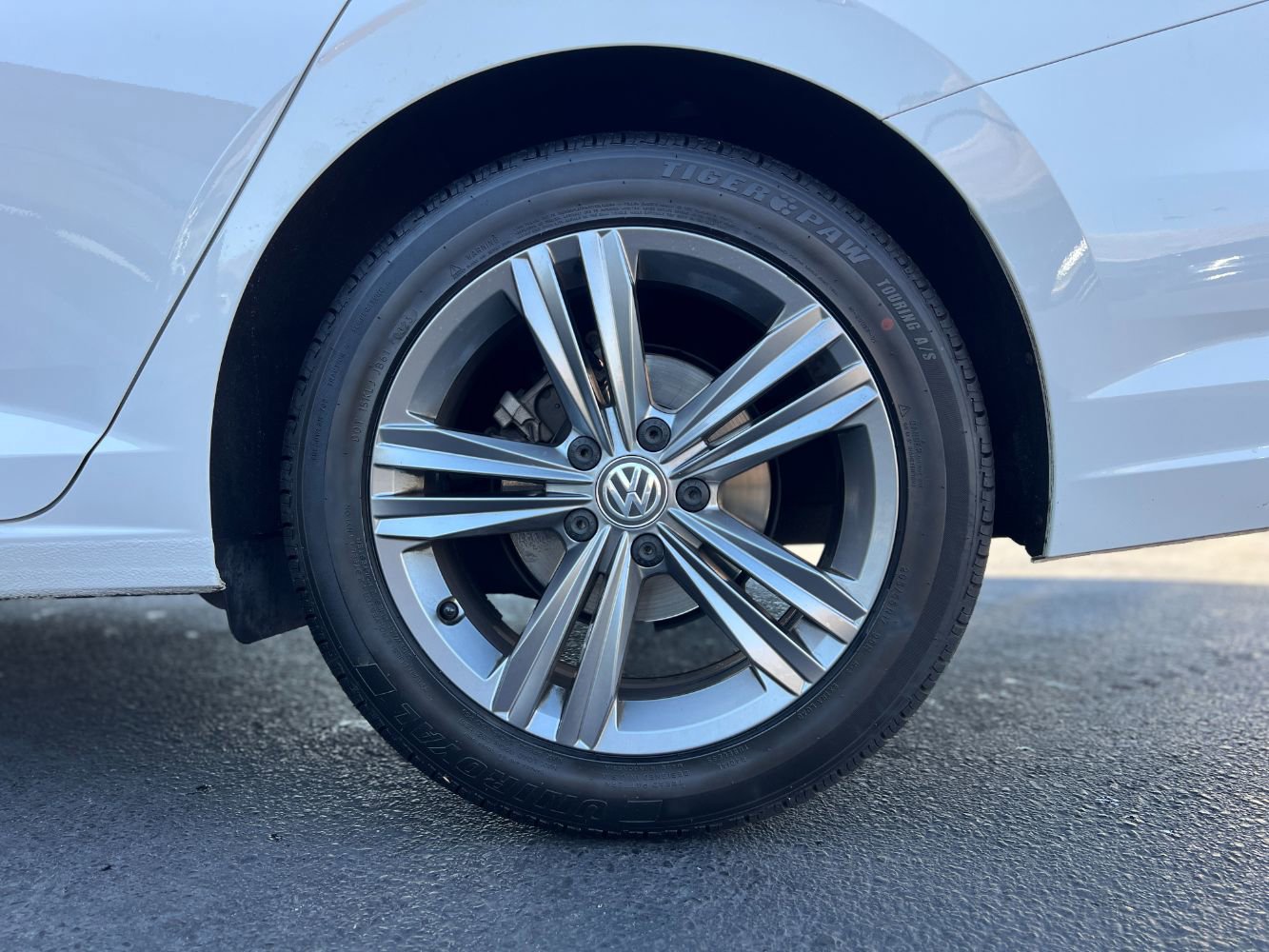 Used 2021 Volkswagen Jetta R-Line w/ R-Line Cold Weather Package image 32