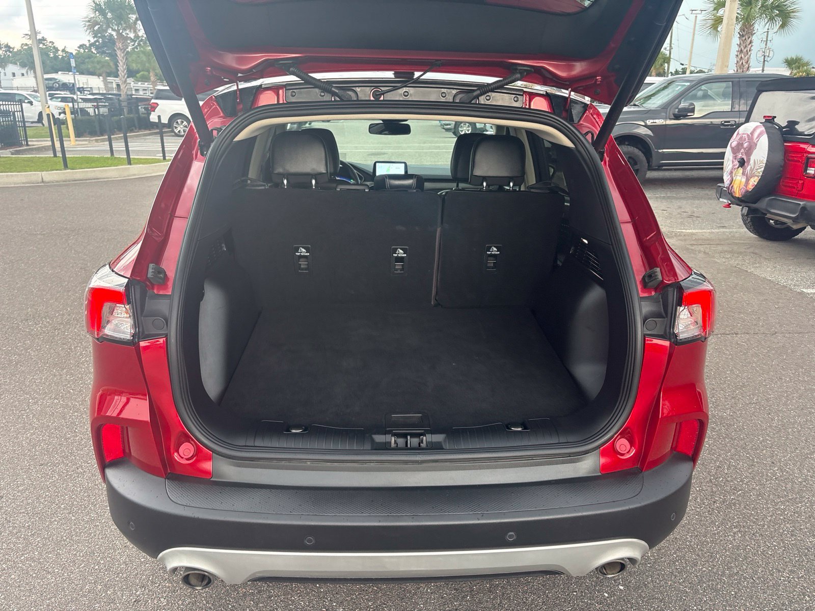 Used 2020 Ford Escape Titanium FWD image 9
