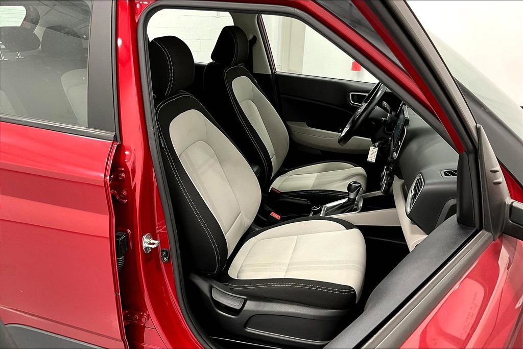 Used 2022 Hyundai Venue SEL w/ Cargo Package image 10