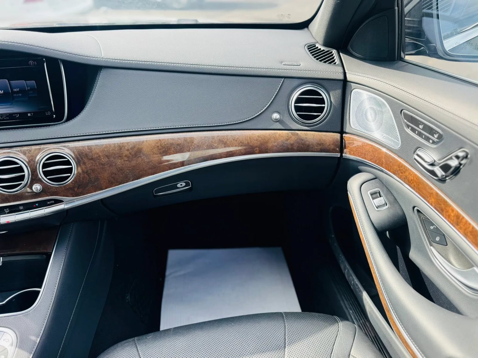 Used 2015 Mercedes-Benz S 550 4MATIC Sedan w/ Premium 1 Package image 21