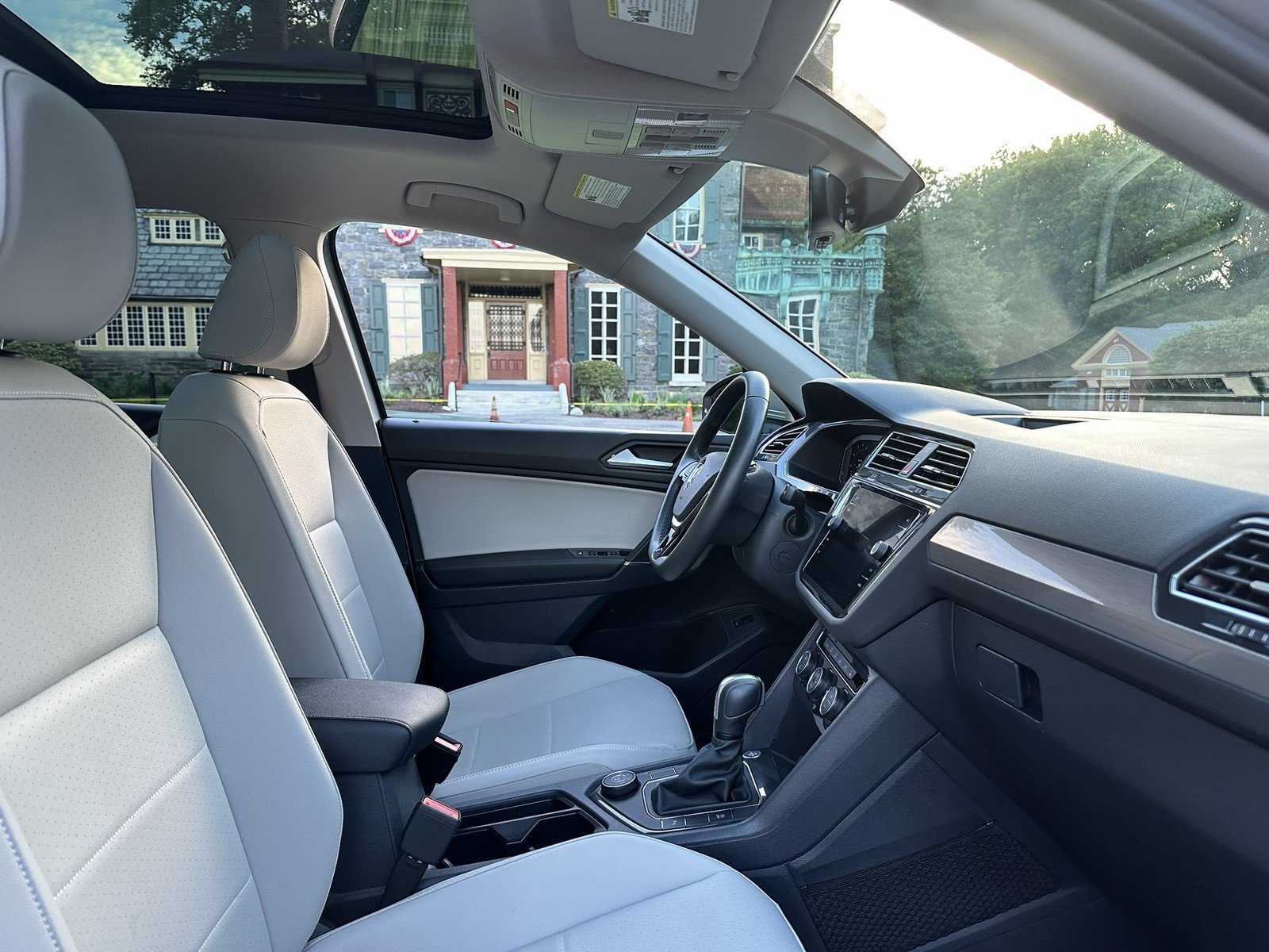 Used 2020 Volkswagen Tiguan SEL AWD/4WD image 20