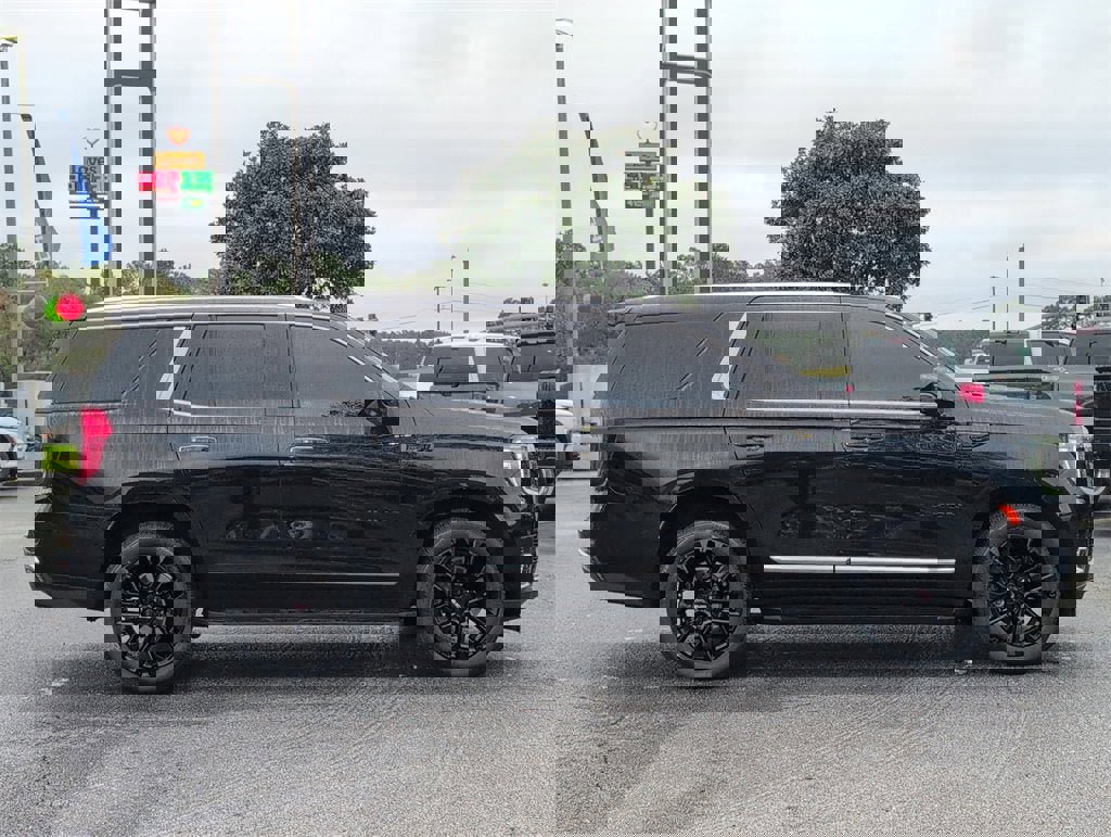 Certified 2023 GMC Yukon SLT w/ SLT Premium Package image 2