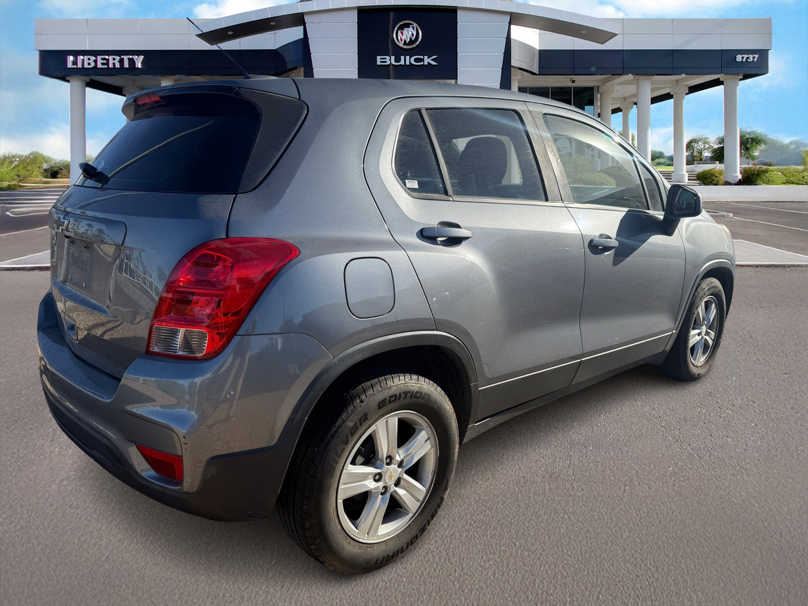 Used 2020 Chevrolet Trax LS image 2