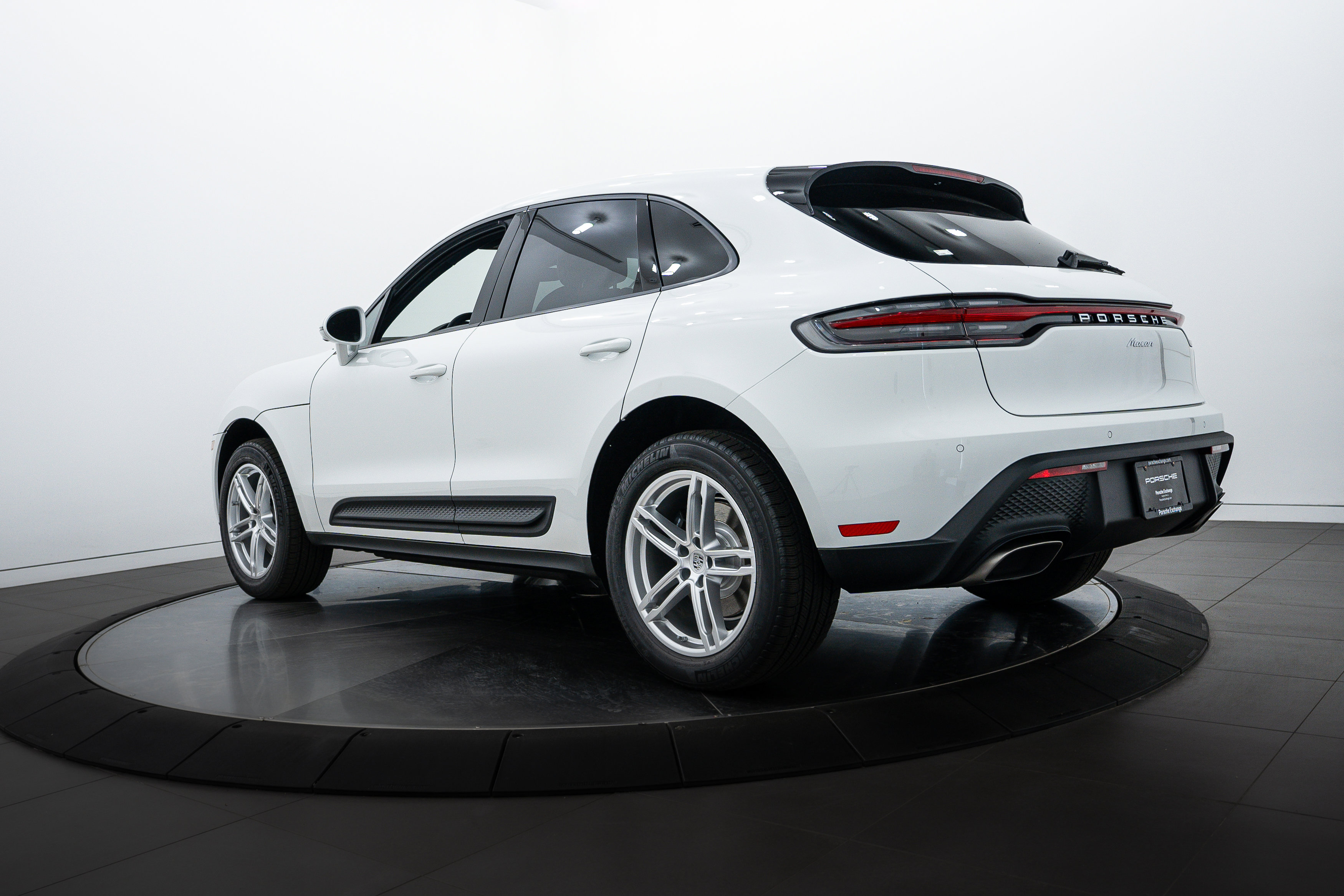 New 2025 Porsche Macan image 3