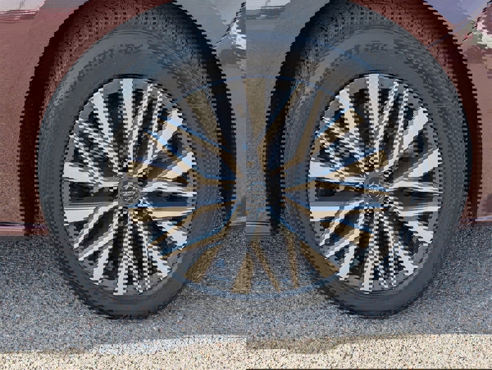 Used 2024 Nissan Altima 2.5 SV image 9