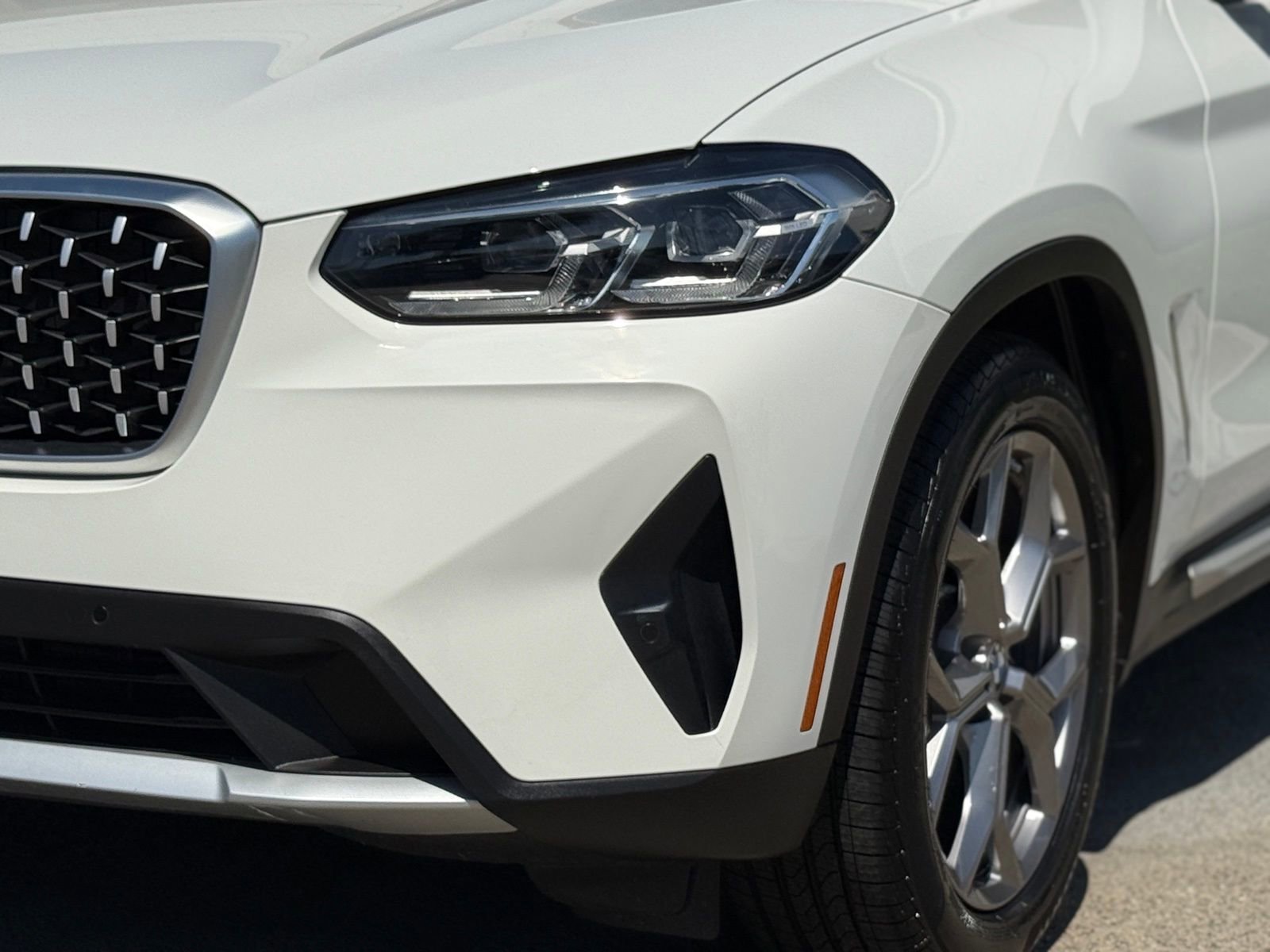 Used 2023 BMW X4 xDrive30i w/ Premium Package image 5