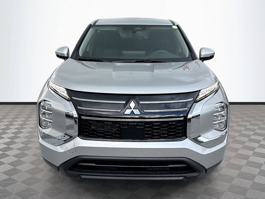 New 2026 Mitsubishi Outlander ES image 2